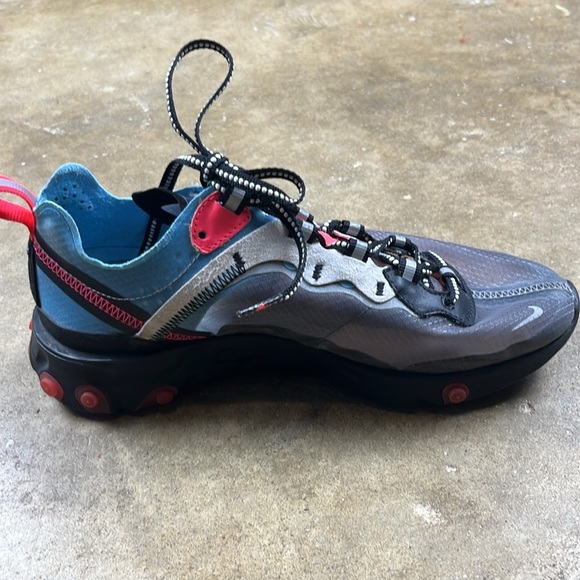 Nike React Element 87 in solar red and blue
Size: 6 - Picture 9 of 12